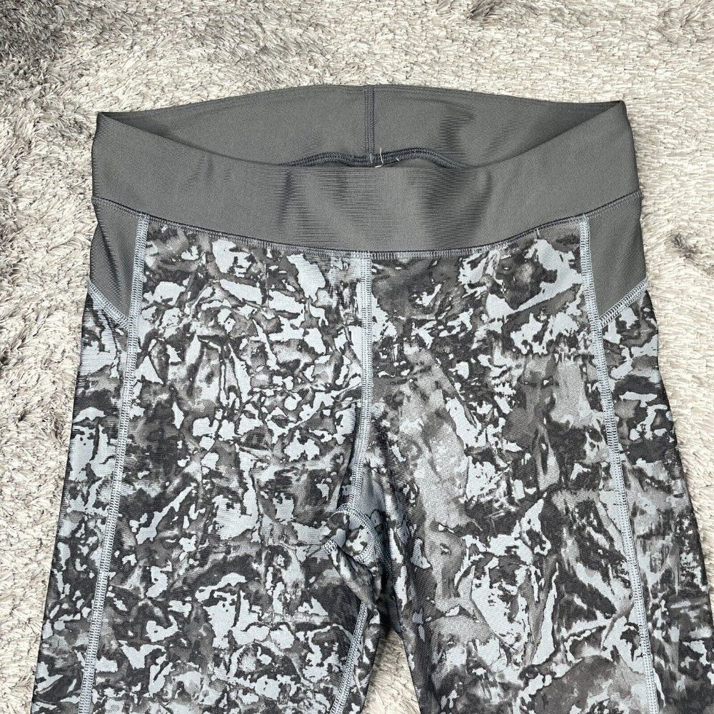 Under Armour Compression Capri Legging Gray Print - Picture 3 of 7